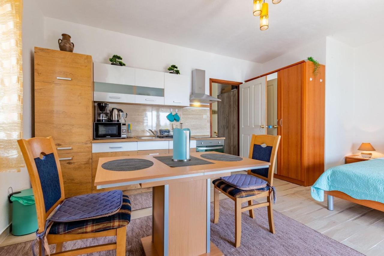 Mare-More Studio W Balcony And Beach Front And View Zadar Exterior photo